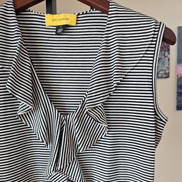 ST JOHN Women's Ruffle V Neck Sleeveless Striped Black White Stretch Top Size M - Picture 2 of 10